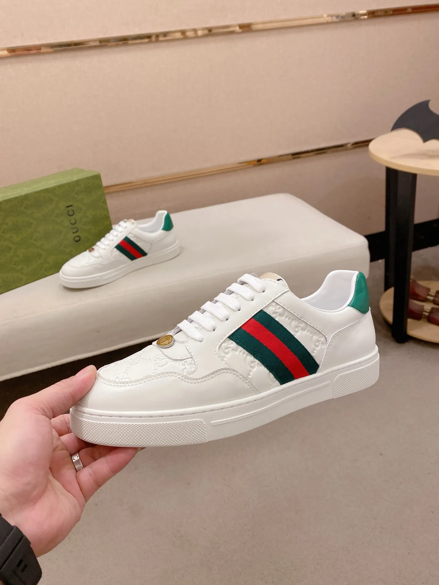 Factory price: 420💰 (GUCCI) The latest model from the official website 🎁🎁Casual and fashionable men's shoes👟, hot style 💥The version is simple and elegant, exclusive for trendy men. Unique official website latest brand elements 👑Gucci original decoration, fashionable and generous, the fabric is original cowhide ✅sheepskin lining, the official website specifies wear-resistant casual outsole, the classic model is taken in kind at the counter🎬38-44 (45 is not returned or exchanged)